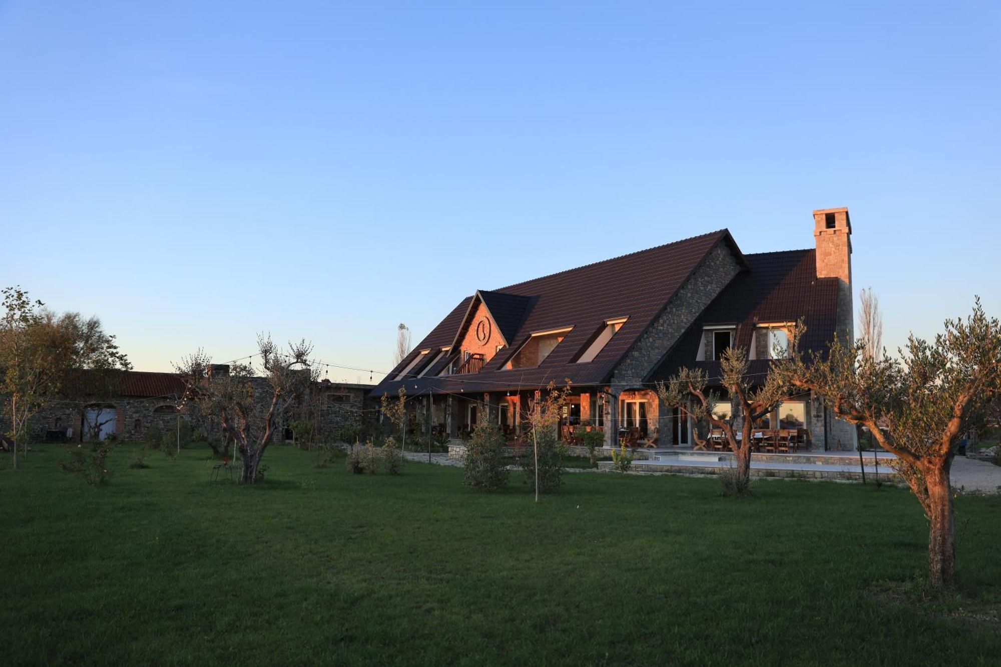 Lahuta E Vjeter Agroturizem Hotell Lac