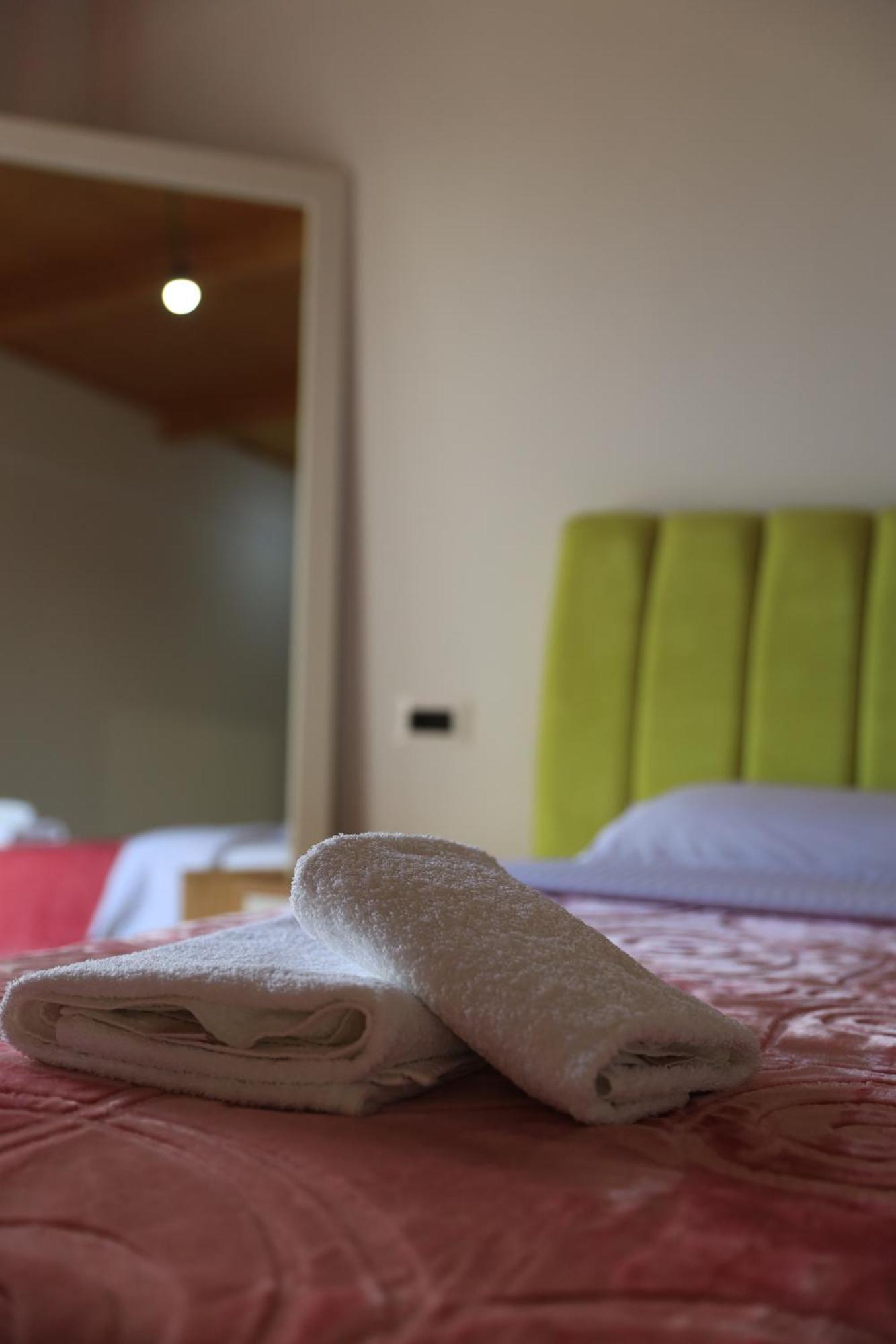 Hotell Lahuta E Vjeter Agroturizem Lac