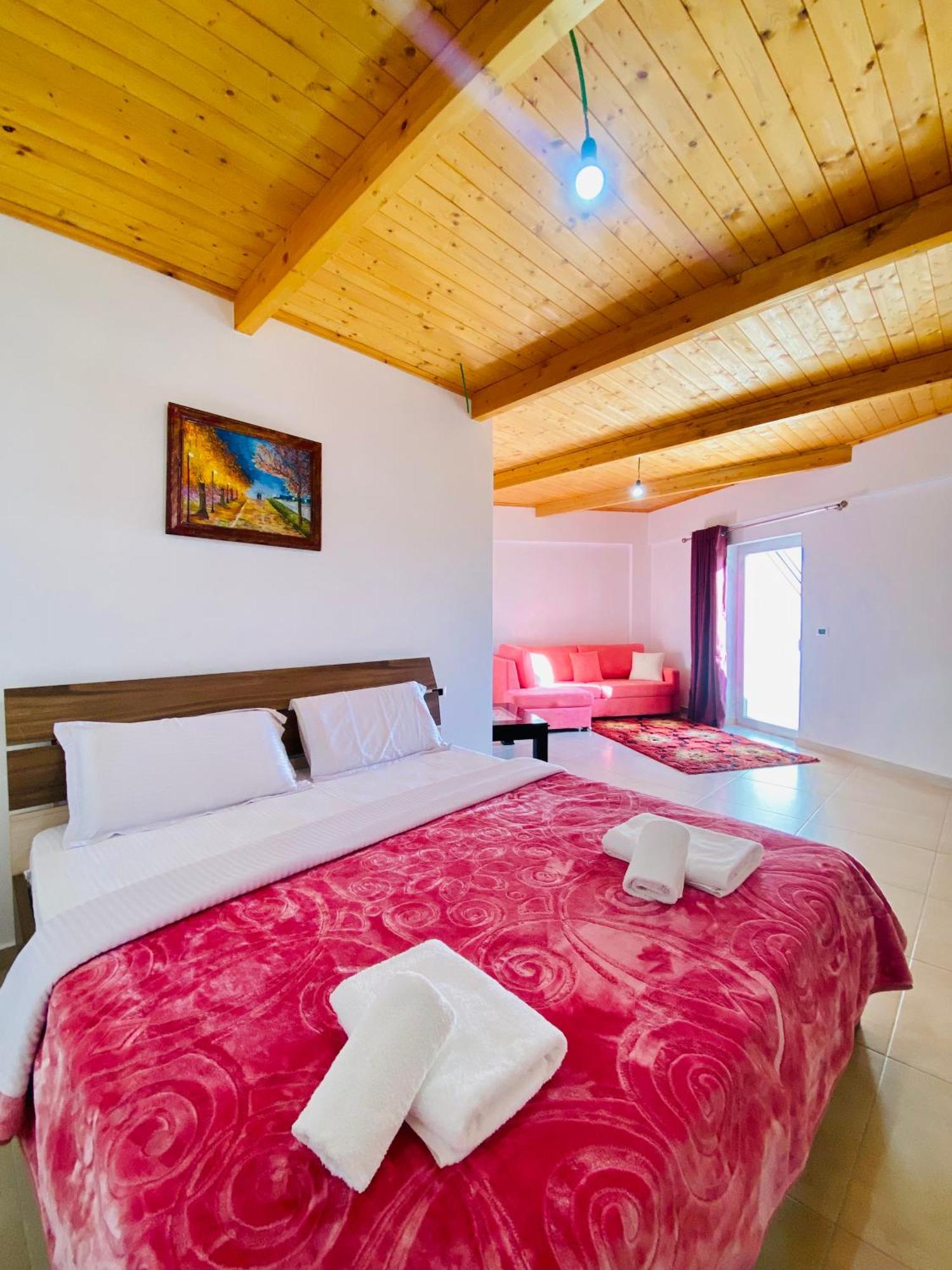 Lahuta E Vjeter Agroturizem Hotell Lac