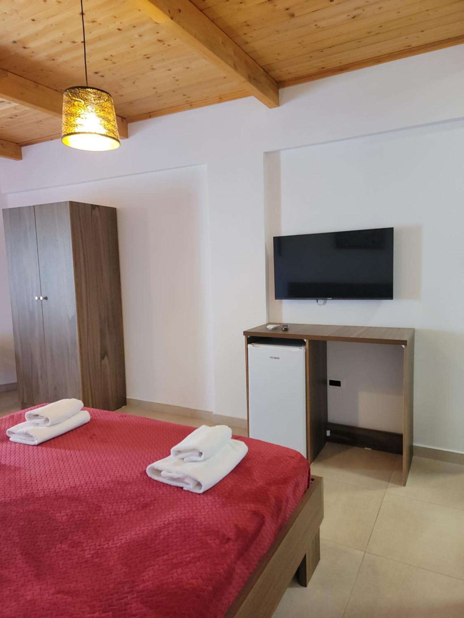 Lahuta E Vjeter Agroturizem Hotell Lac