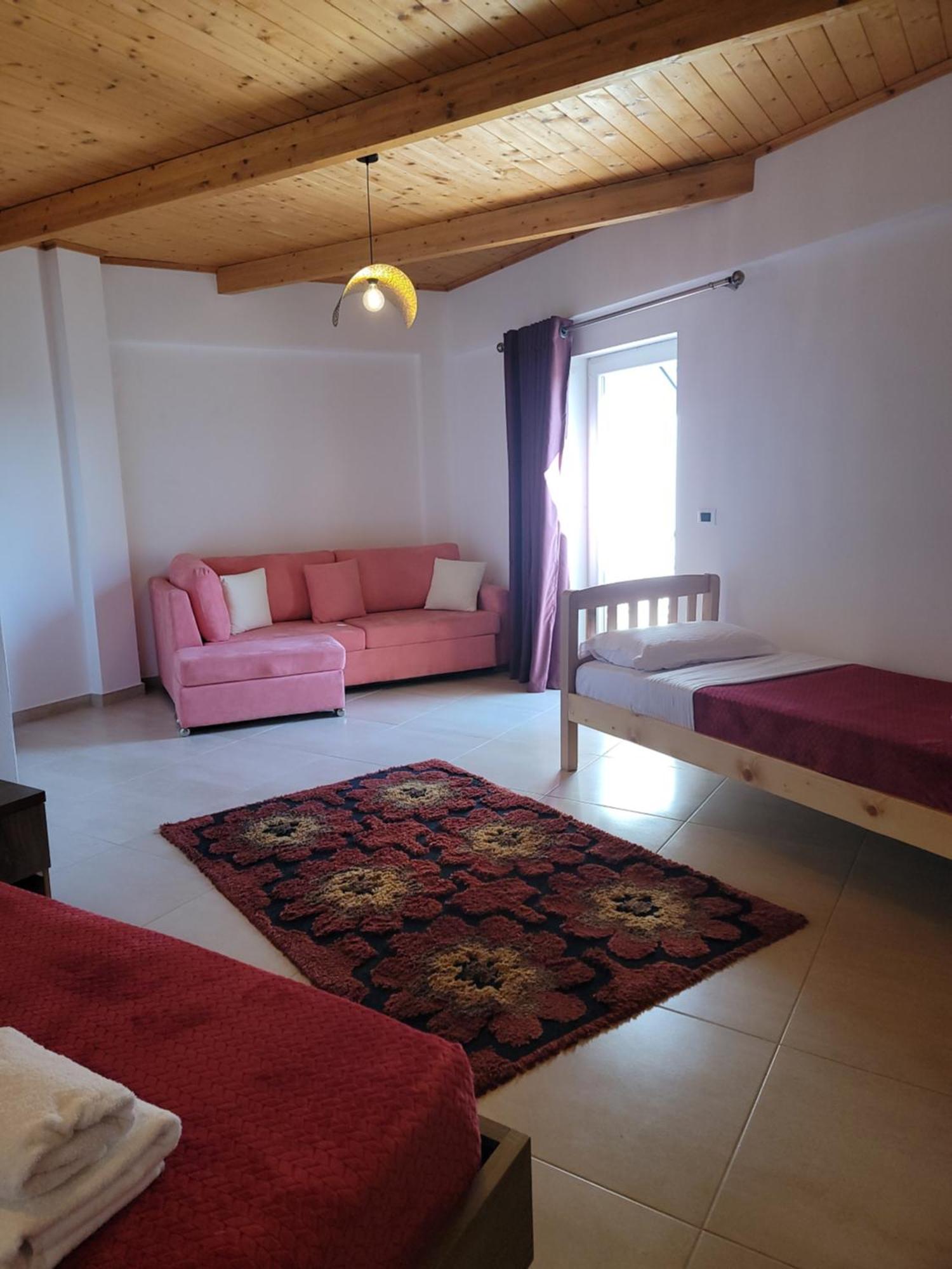 Hotell Lahuta E Vjeter Agroturizem Lac