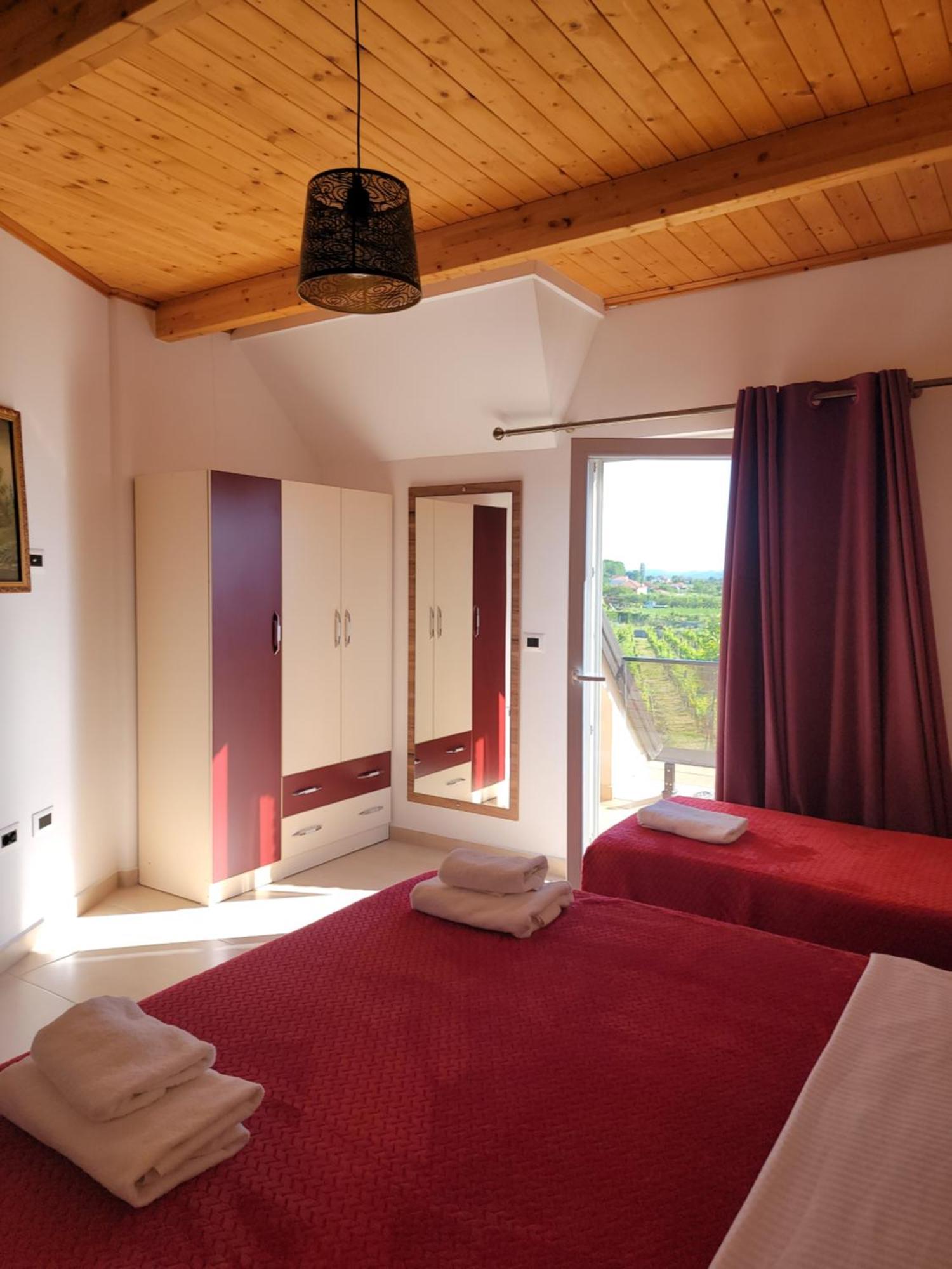 Lahuta E Vjeter Agroturizem Hotell Lac