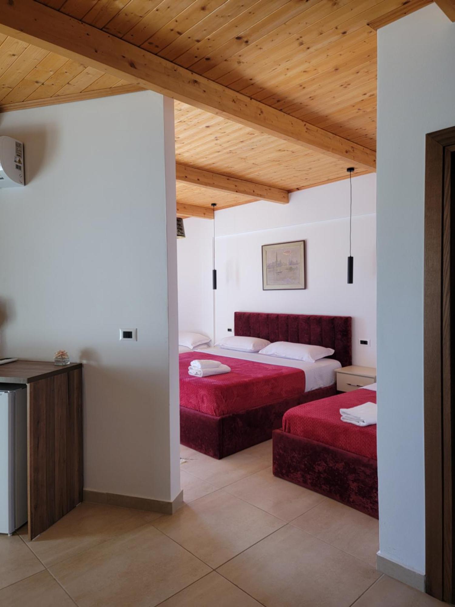 Hotell Lahuta E Vjeter Agroturizem Lac