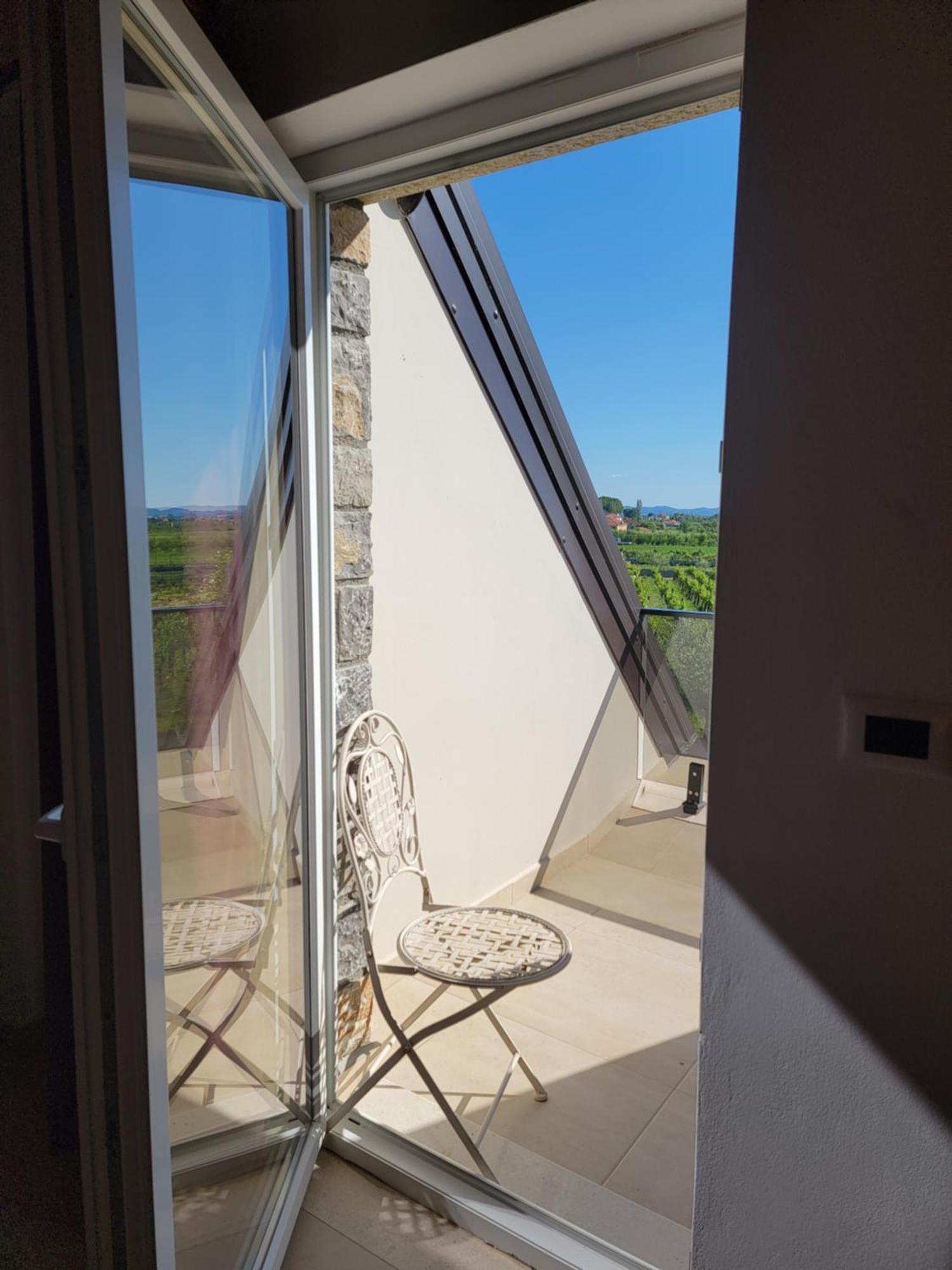 Hotell Lahuta E Vjeter Agroturizem Lac